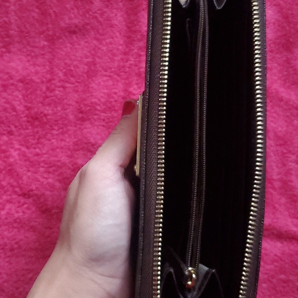 Michael Kors Wallet - Picture 7 of 10